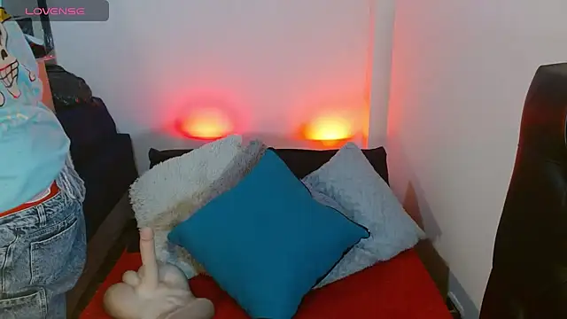 KrystalAdams online show from September 18, 2025, 12:52 pm