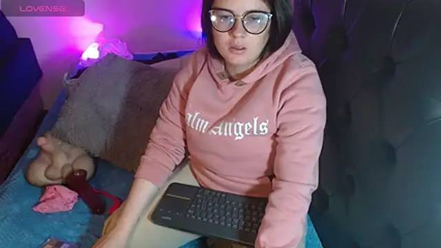 KrystalAdams online show from October 7, 2025, 1:12 pm