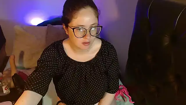 KrystalAdams online show from September 16, 2025, 12:28 pm