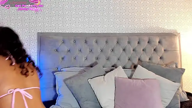 Evaa Lunna  online show from December 21, 2025, 9:04 pm