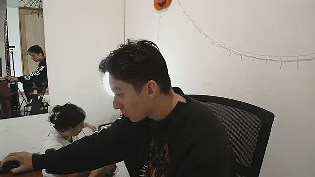 Aria Arthur online show from October 12, 2025, 2:07 pm