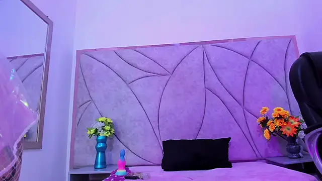 Snapshot of Pamela_Squirtt chatting on October 9, 2025, 2:06 pm Pamela Squirtt online show from October 9, 2025, 2:06 pm