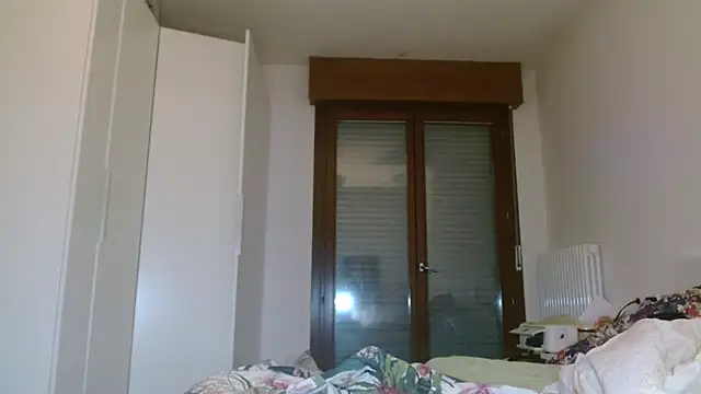 Snapshot of refem9 chatting on October 22, 2025, 4:28 pm refem9 online show from October 22, 2025, 4:28 pm