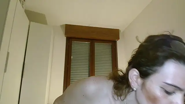 Snapshot of refem9 chatting on October 12, 2025, 3:19 am refem9 online show from October 12, 2025, 3:19 am