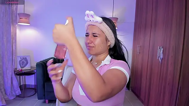 Snapshot of DANDARA_THOM chatting on October 8, 2025, 7:25 pm DANDARA THOM online show from October 8, 2025, 7:25 pm