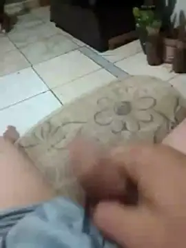 Snapshot of luca12z chatting on October 16, 2025, 10:40 pm luca12z online show from October 16, 2025, 10:40 pm