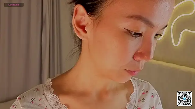 Snapshot of AlodiaAxley chatting on September 19, 2025, 6:12 pm AlodiaAxley online show from September 19, 2025, 6:12 pm