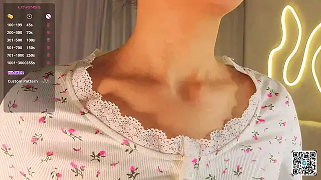 Snapshot of AlodiaAxley chatting on October 1, 2025, 6:23 pm AlodiaAxley online show from October 1, 2025, 6:23 pm