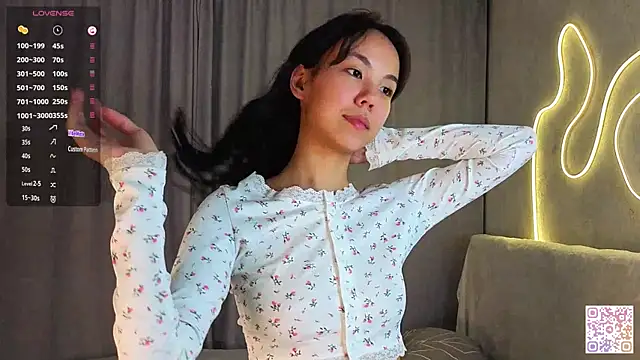 Snapshot of AlodiaAxley chatting on October 5, 2025, 6:20 pm AlodiaAxley online show from October 5, 2025, 6:20 pm