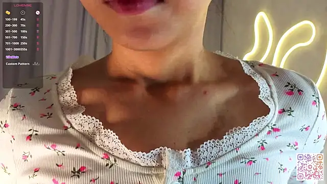 Snapshot of AlodiaAxley chatting on October 10, 2025, 6:09 pm AlodiaAxley online show from October 10, 2025, 6:09 pm