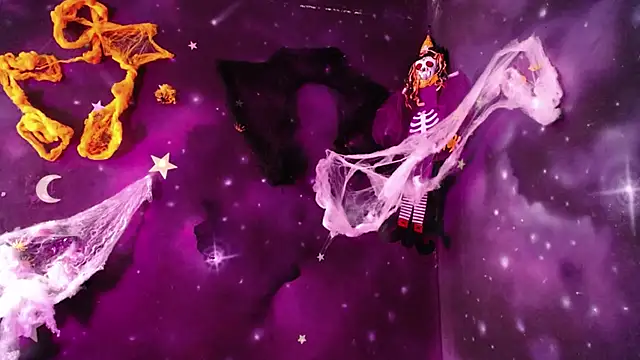 Snapshot of CristaldelLeon_s chatting on September 30, 2025, 8:15 pm CristaldelLeon s online show from September 30, 2025, 8:15 pm