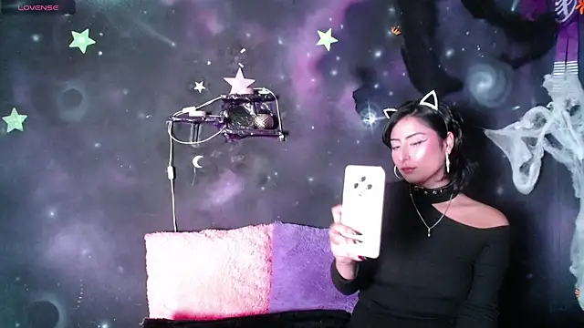 Snapshot of CristaldelLeon_s chatting on October 28, 2025, 5:56 pm CristaldelLeon s online show from October 28, 2025, 5:56 pm