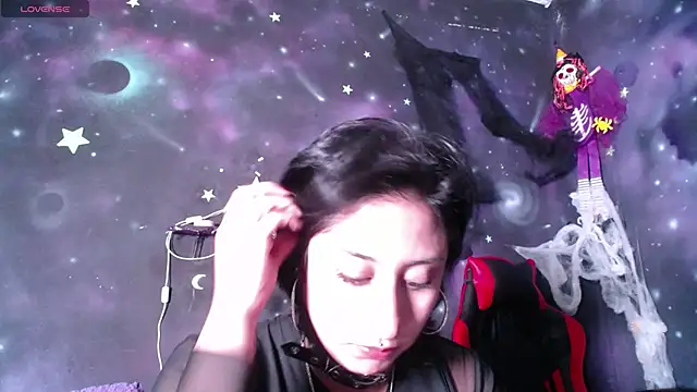 Snapshot of CristaldelLeon_s chatting on October 17, 2025, 7:26 pm CristaldelLeon s online show from October 17, 2025, 7:26 pm