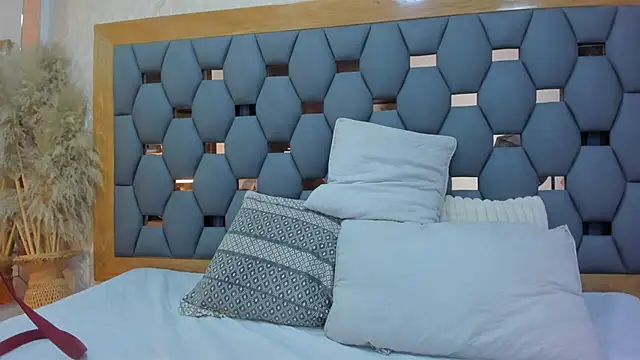 juliette pretty  online show from April 1, 2026, 7:11 pm