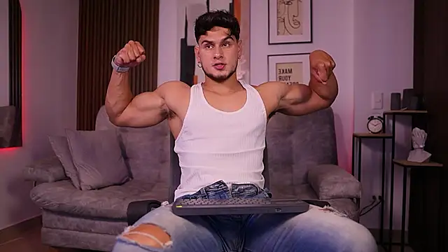 Snapshot of DaviesBrown chatting on October 11, 2025, 8:32 pm DaviesBrown online show from October 11, 2025, 8:32 pm