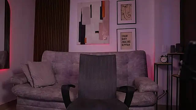 Snapshot of DaviesBrown chatting on October 10, 2025, 9:04 pm DaviesBrown online show from October 10, 2025, 9:04 pm