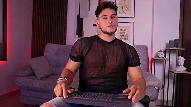 Snapshot of DaviesBrown chatting on September 26, 2025, 8:49 pm DaviesBrown online show from September 26, 2025, 8:49 pm