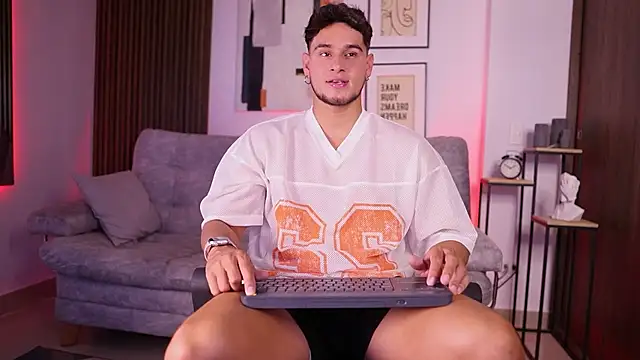 Snapshot of DaviesBrown chatting on September 21, 2025, 9:20 pm DaviesBrown online show from September 21, 2025, 9:20 pm