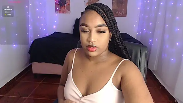 Emiilynaho online show from September 10, 2025, 7:29 am