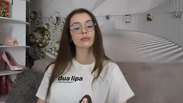 EvoletteLouLou online show from December 22, 2025, 5:35 pm