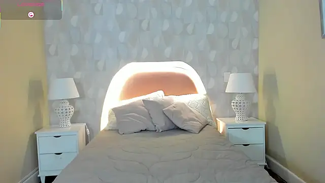 Snapshot of isabella_milf_ chatting on October 29, 2025, 7:13 pm isabella milf  online show from October 29, 2025, 7:13 pm