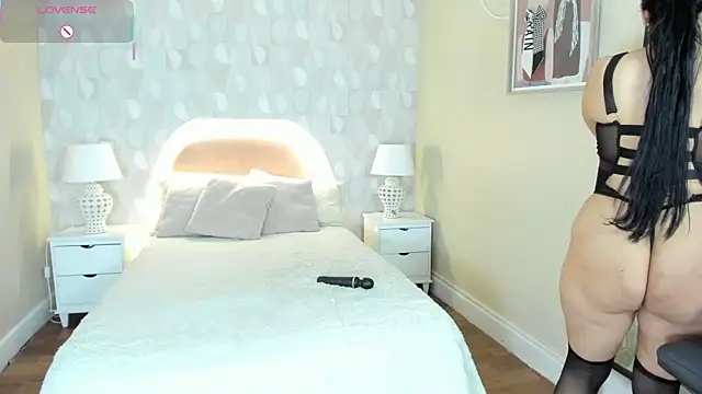 isabella milf  online show from December 5, 2025, 7:12 pm