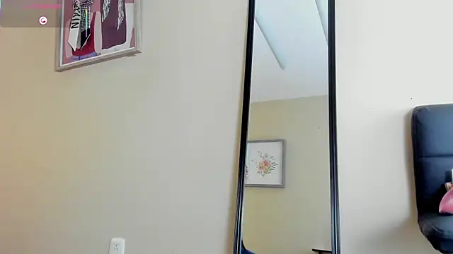 Snapshot of isabella_milf_ chatting on October 11, 2025, 7:04 pm isabella milf  online show from October 11, 2025, 7:04 pm