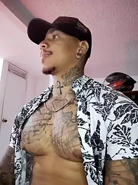 Snapshot of David_tatto1 chatting on October 18, 2025, 4:14 am David tatto1 online show from October 18, 2025, 4:14 am