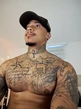 Snapshot of David_tatto1 chatting on October 5, 2025, 10:33 pm David tatto1 online show from October 5, 2025, 10:33 pm