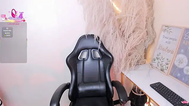 Snapshot of LizzyJones_ chatting on September 12, 2025, 4:23 am LizzyJones  online show from September 12, 2025, 4:23 am