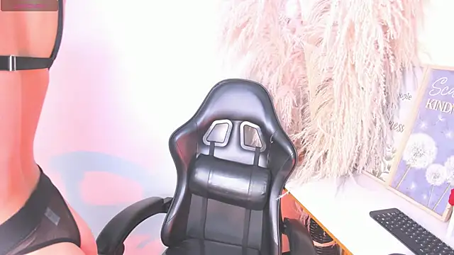 Snapshot of LizzyJones_ chatting on September 20, 2025, 6:18 am LizzyJones  online show from September 20, 2025, 6:18 am