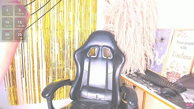 Snapshot of LizzyJones_ chatting on October 29, 2025, 4:22 am LizzyJones  online show from October 29, 2025, 4:22 am