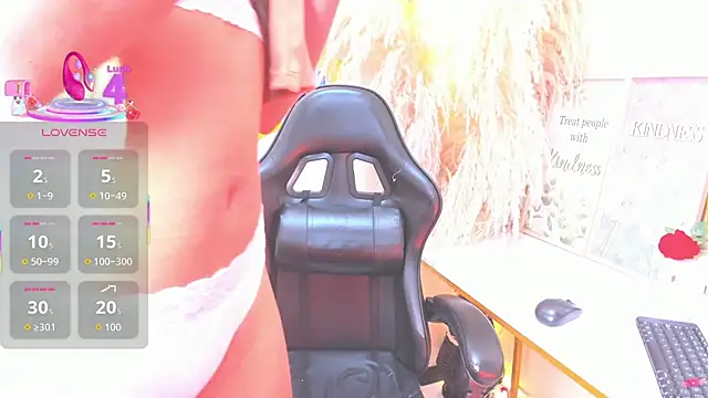 Snapshot of LizzyJones_ chatting on October 1, 2025, 6:07 am LizzyJones  online show from October 1, 2025, 6:07 am