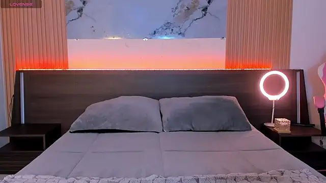 samanthaa moon online show from April 4, 2026, 9:43 pm