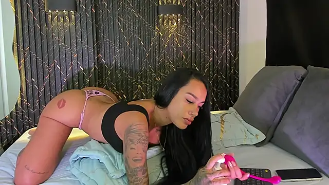 Snapshot of ZOETTAYLOR chatting on December 20, 2025, 10:45 pm ZOETTAYLOR online show from December 20, 2025, 10:45 pm