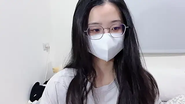 Snapshot of LHeart chatting on October 22, 2025, 2:05 pm LHeart online show from October 22, 2025, 2:05 pm