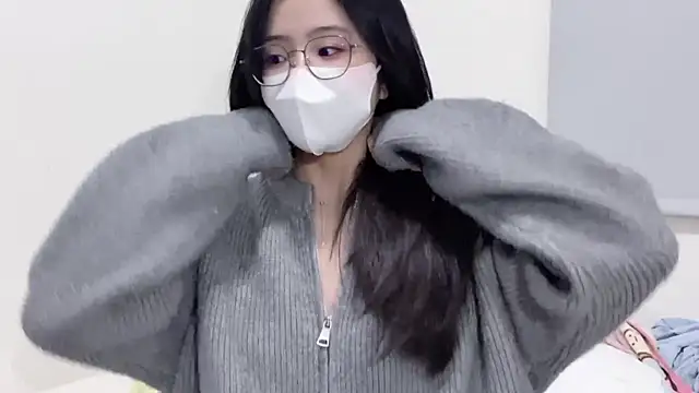 Snapshot of LHeart chatting on November 8, 2025, 2:31 pm LHeart online show from November 8, 2025, 2:31 pm