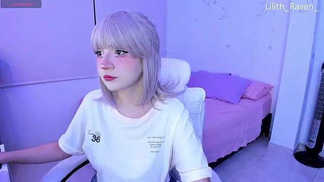 Snapshot of Lilith_Raven_ chatting on October 22, 2025, 4:01 am Lilith Raven  online show from October 22, 2025, 4:01 am