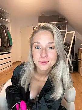 celis secret online show from September 30, 2025, 5:13 am