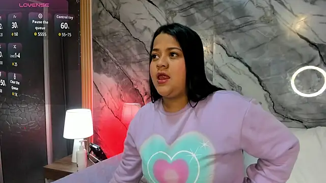 cutestrawberryy online show from September 11, 2025, 12:38 pm