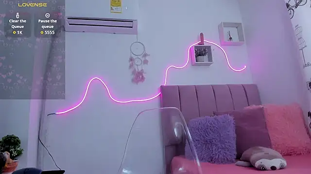 Snapshot of Alaya_luna chatting on October 29, 2025, 2:27 pm Alaya luna online show from October 29, 2025, 2:27 pm