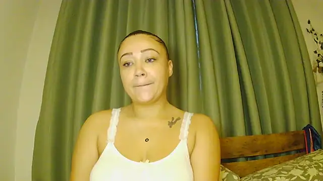 Snapshot of FieryAutumn_25X chatting on February 4, 2026, 7:36 am FieryAutumn 25X online show from February 4, 2026, 7:36 am