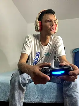 andrewcoopper1 online show from September 25, 2025, 3:34 am