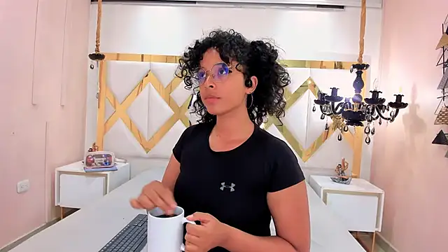 Snapshot of Sweet_Lucyy chatting on October 11, 2025, 9:16 pm Sweet Lucyy online show from October 11, 2025, 9:16 pm