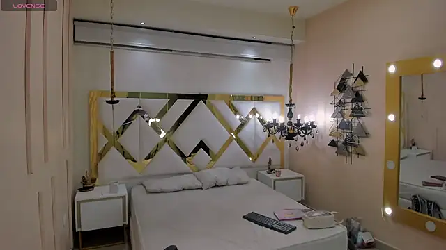 Snapshot of Sweet_Lucyy chatting on October 24, 2025, 4:55 am Sweet Lucyy online show from October 24, 2025, 4:55 am