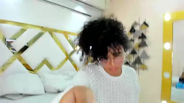 Snapshot of Sweet_Lucyy chatting on October 18, 2025, 4:03 am Sweet Lucyy online show from October 18, 2025, 4:03 am