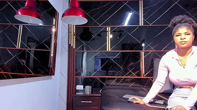 HannyThompson online show from October 24, 2025, 12:04 pm