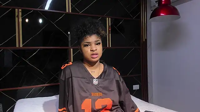 HannyThompson online show from November 8, 2025, 12:09 pm