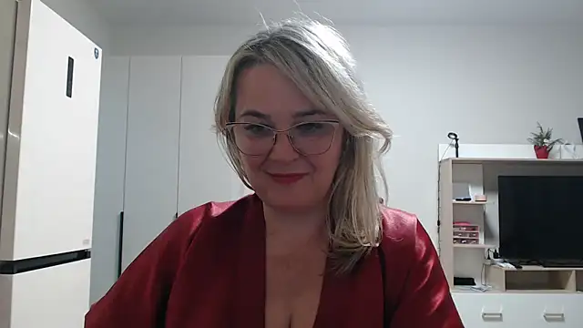 Snapshot of EleanoraDream chatting on February 15, 2026, 11:58 pm EleanoraDream online show from February 15, 2026, 11:58 pm