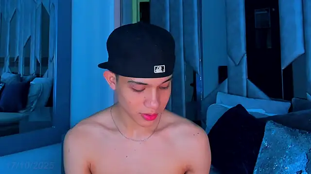 Snapshot of Sebax_Young chatting on October 17, 2025, 8:21 pm Sebax Young online show from October 17, 2025, 8:21 pm